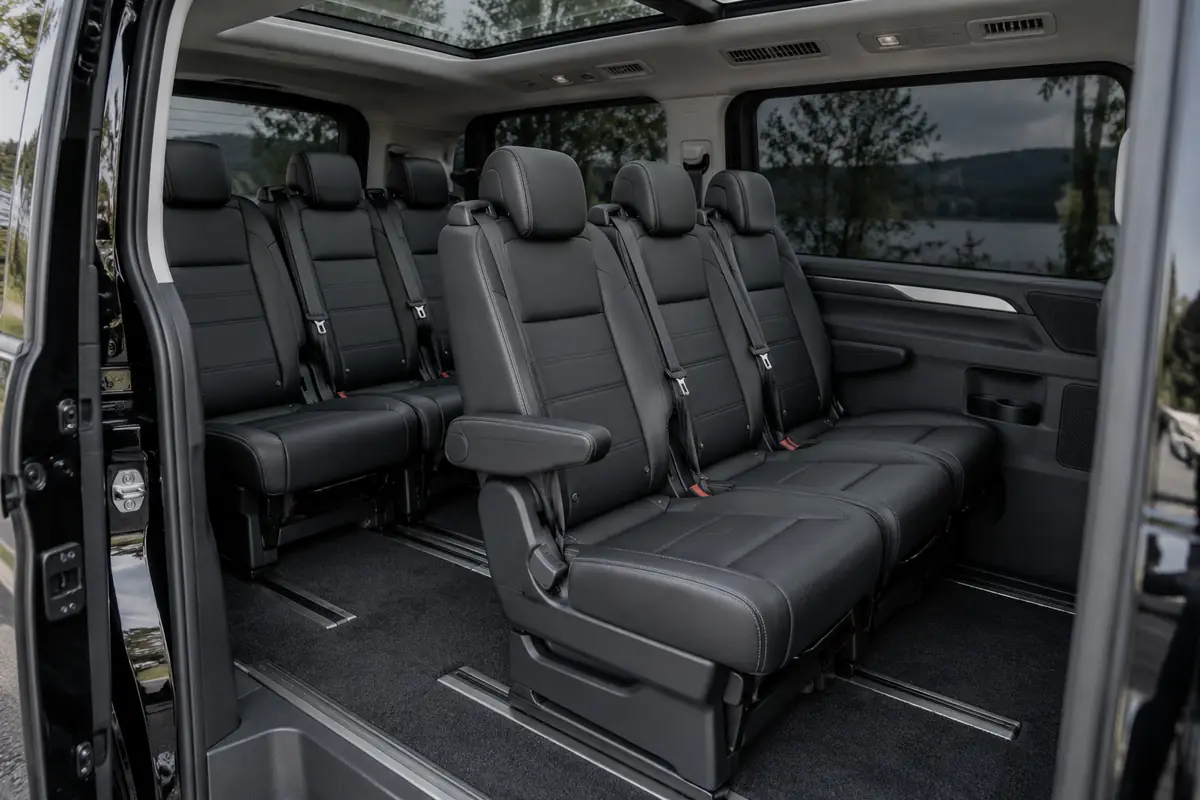 L'interno di un van Ford Tourneo